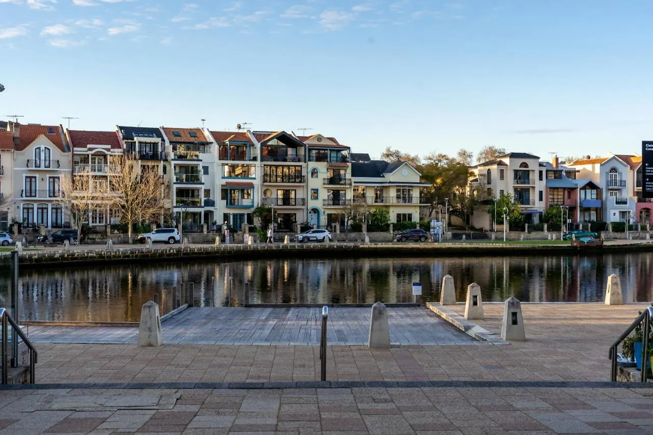 Riverside Panorama Suite Spectacular City Living パース 0*,  オーストラリア
